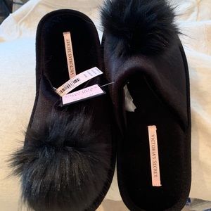 Victoria’s Secret slippers size small